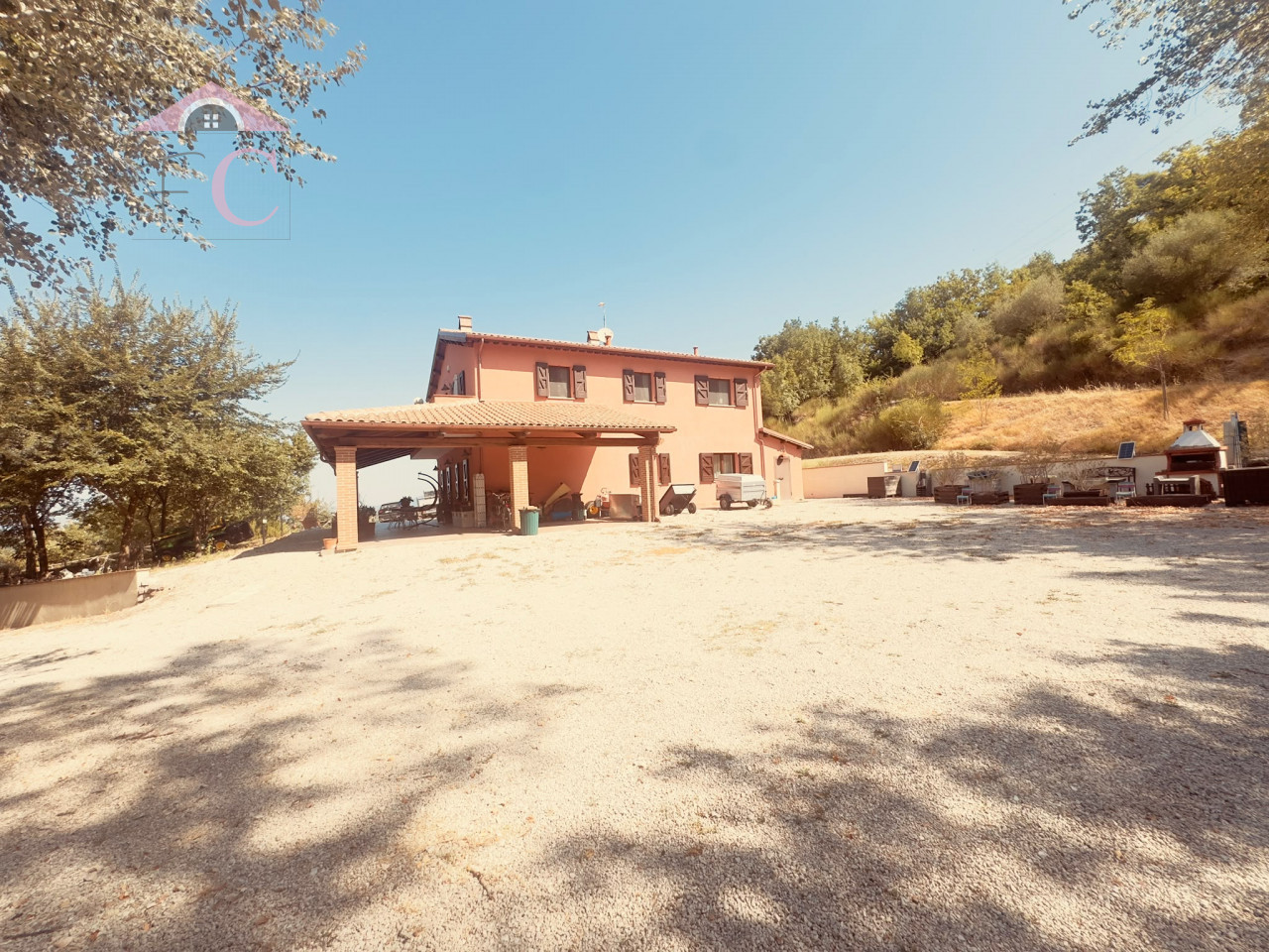 Villa di recente costruzione con piscina